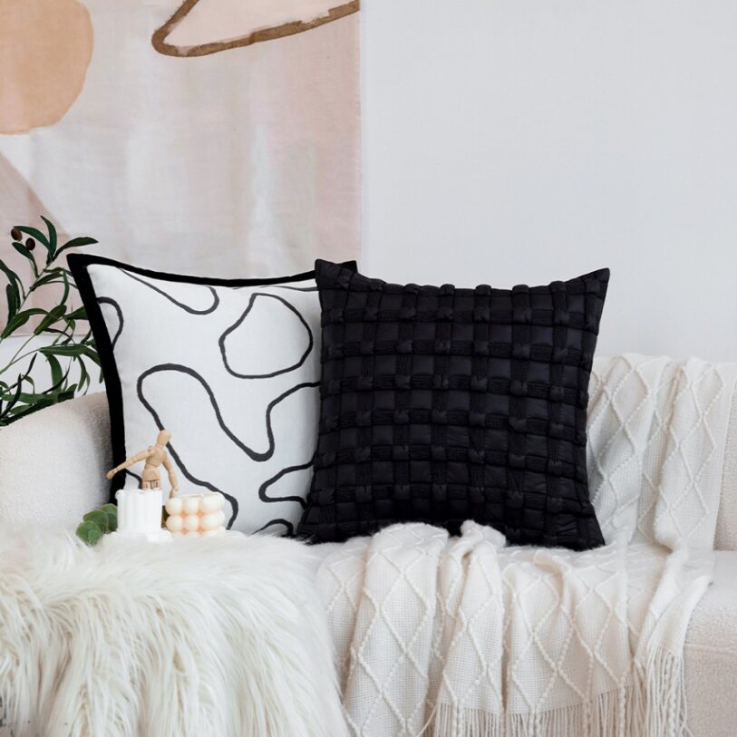 Luxurious Geometric Patterned Decorative Throw Pillow Set of 2 - 18"x18" optional of inserts