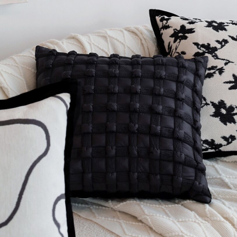 Luxurious Geometric Patterned Decorative Throw Pillow Set of 2 - 18"x18" optional of inserts